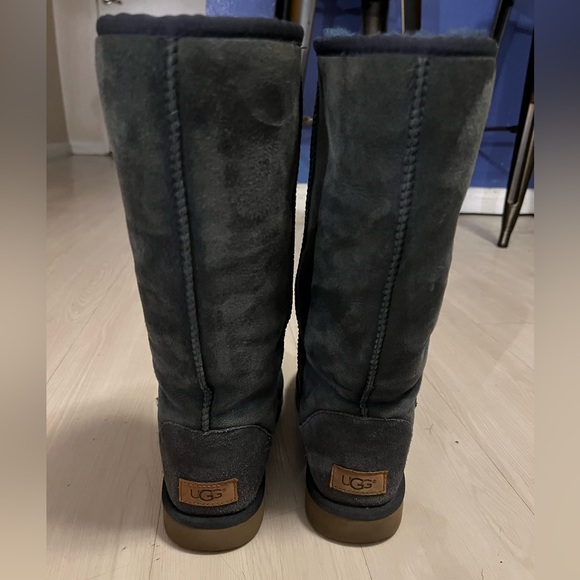 Women’s faded blue Ugg boots tall size 9. - Picture 2 of 6